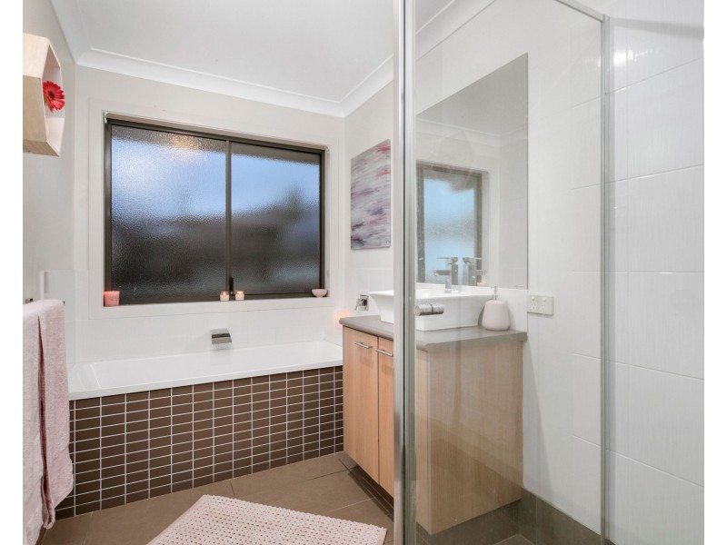 24 Gumdale Street, Wakerley QLD 4154