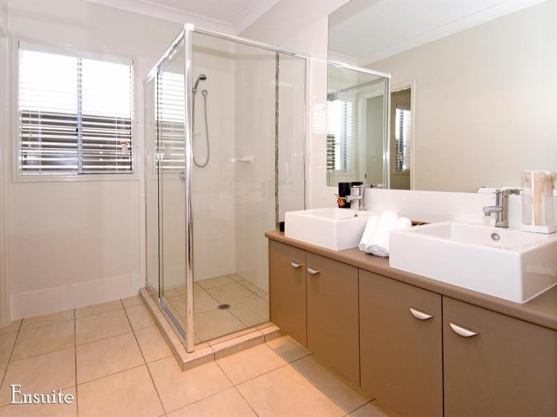 9 & 11 & 13 Parkview Avenue, Wynnum QLD 4178