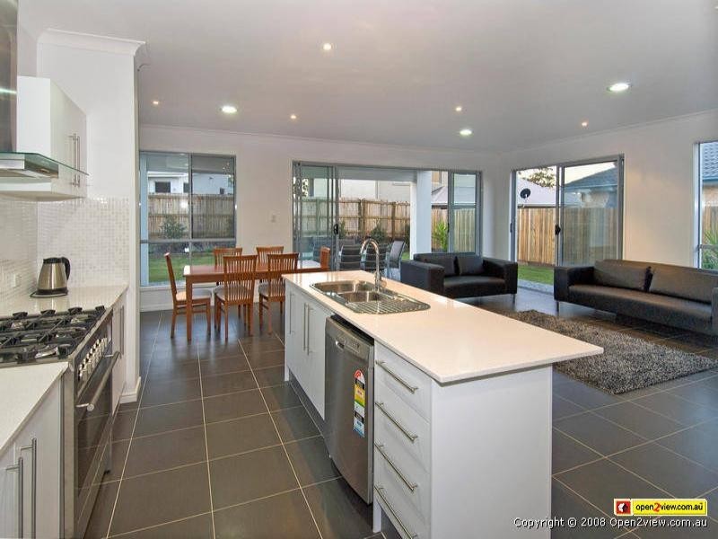 11 Sylvateere Crescent, Wakerley QLD 4154