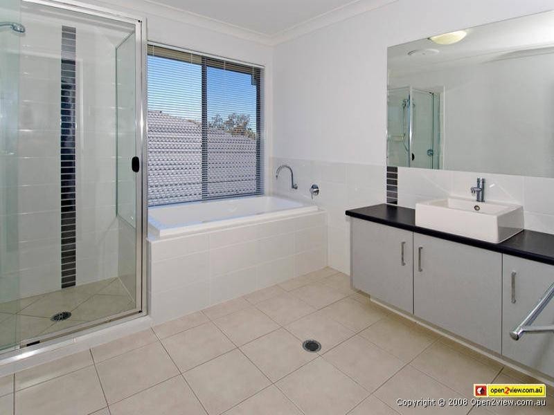 11 Sylvateere Crescent, Wakerley QLD 4154