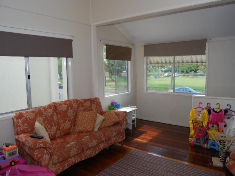 15 Glenora Street, Wynnum QLD 4178