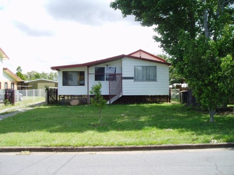 8 Daniel Street, Lota QLD 4179