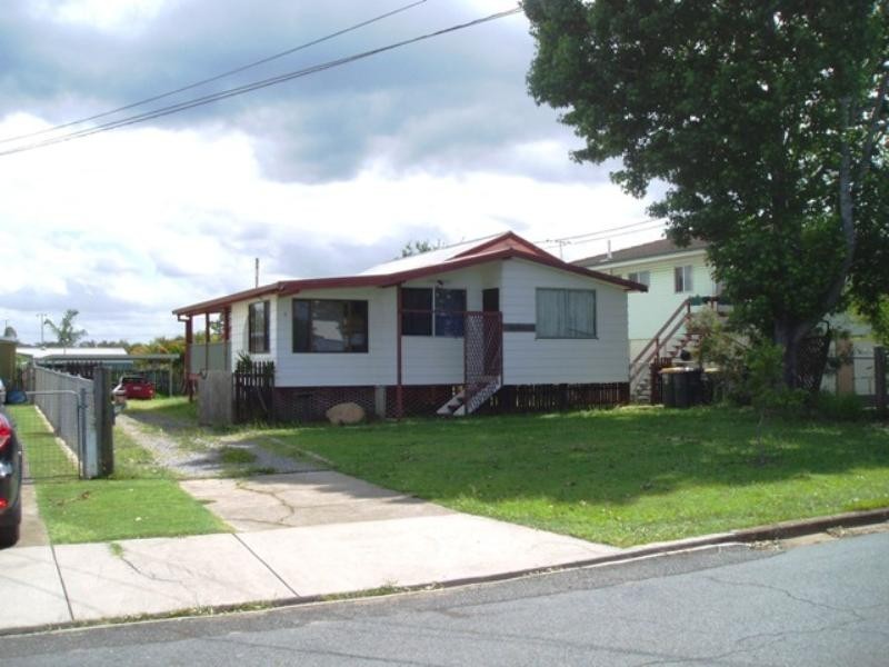 8 Daniel Street, Lota QLD 4179