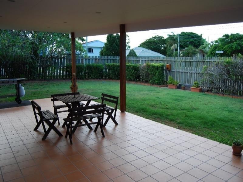 8 Glenshiel Street, Wynnum West QLD 4178