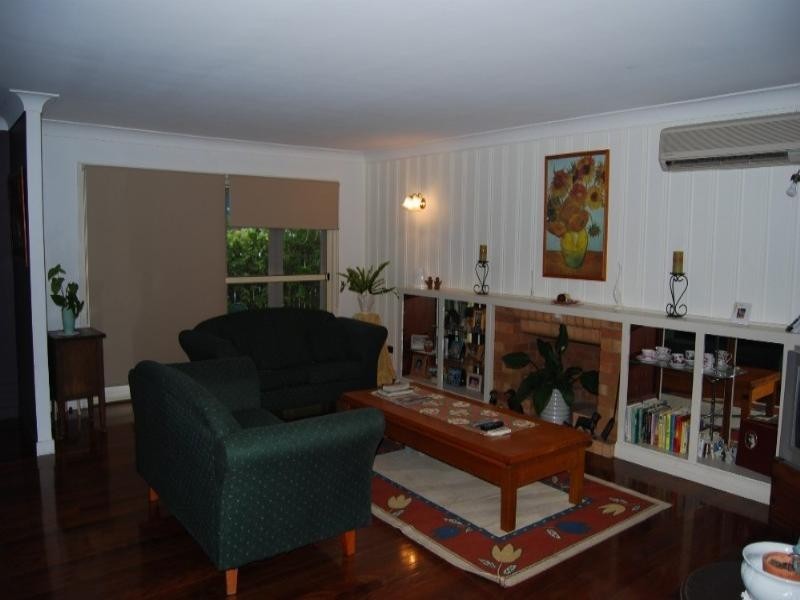 8 Glenshiel Street, Wynnum West QLD 4178