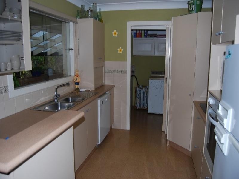 8 Glenshiel Street, Wynnum West QLD 4178