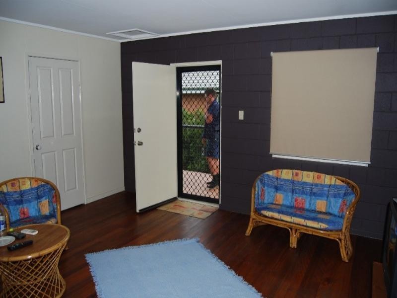 8 Glenshiel Street, Wynnum West QLD 4178