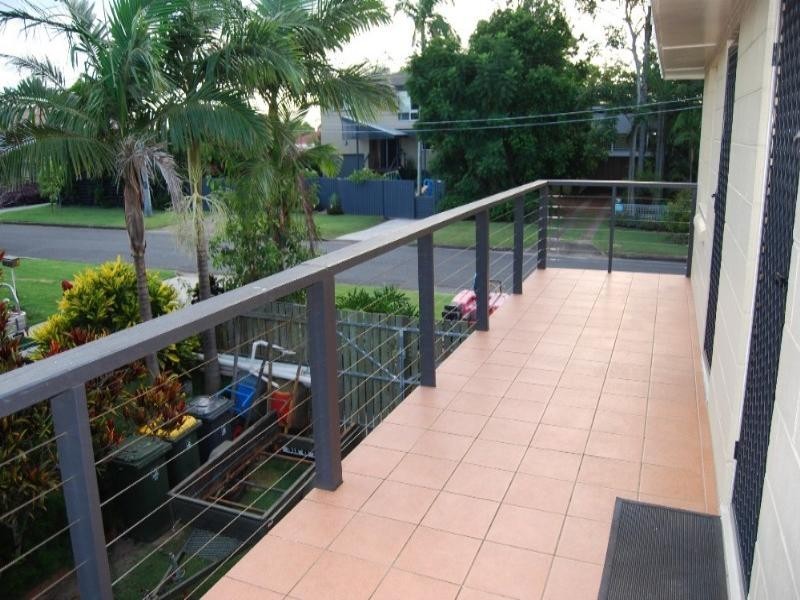 8 Glenshiel Street, Wynnum West QLD 4178