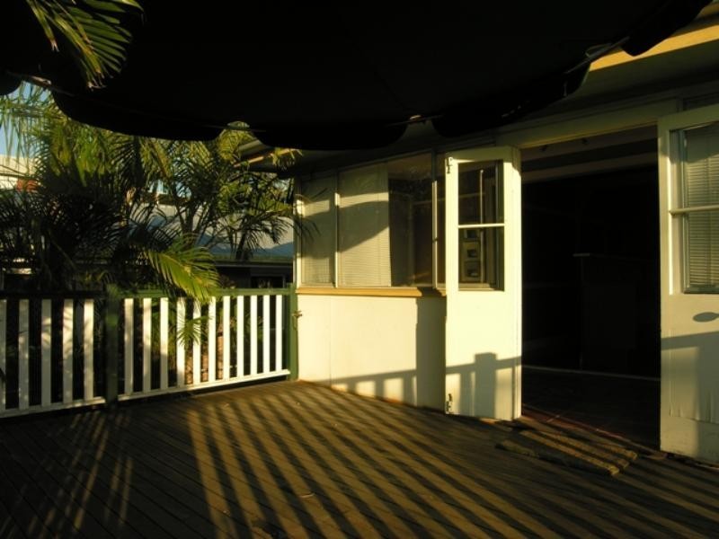 22 Rodney Street, Wynnum QLD 4178