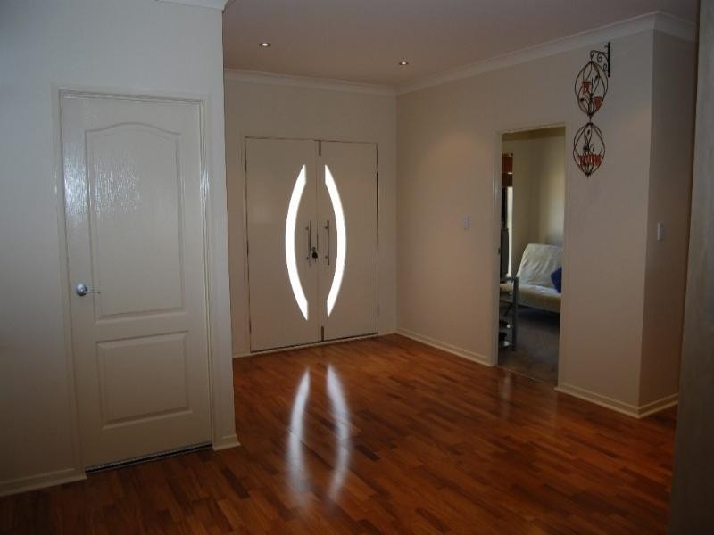 104 Rowland Avenue, Wakerley QLD 4154