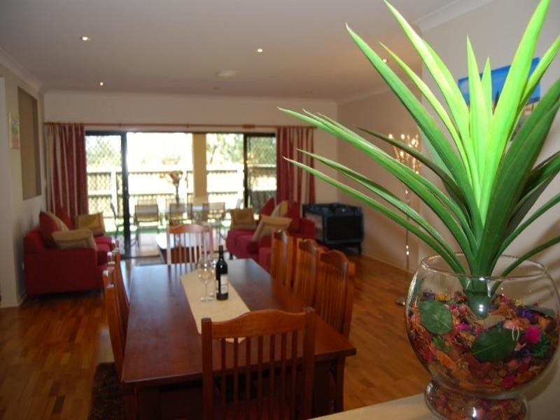 104 Rowland Avenue, Wakerley QLD 4154