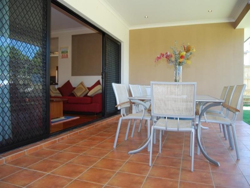 104 Rowland Avenue, Wakerley QLD 4154