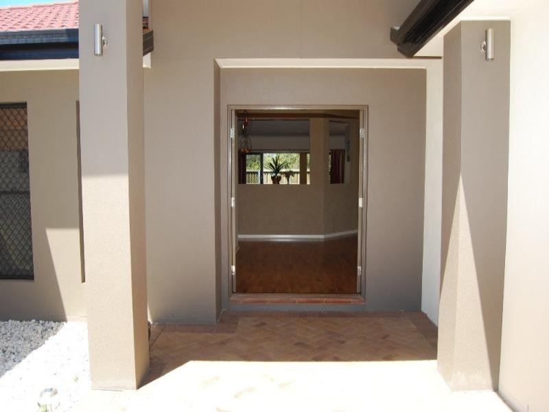 104 Rowland Avenue, Wakerley QLD 4154