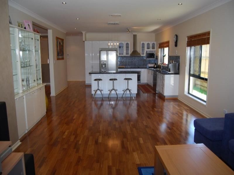 104 Rowland Avenue, Wakerley QLD 4154