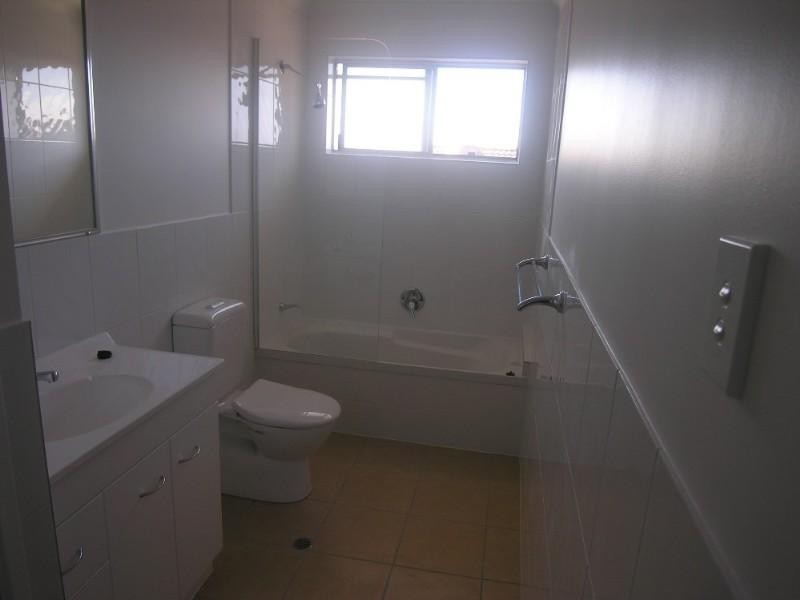 2/63 Emsworth Street, Wynnum QLD 4178