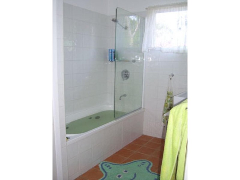 8 Seabreeze Road, Manly West QLD 4179