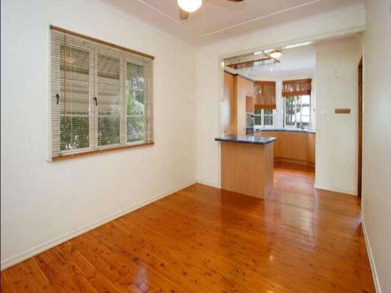 146 Cambridge Parade, Manly QLD 4179