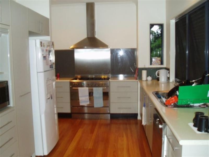 34 Patterson Street, Wynnum West QLD 4178