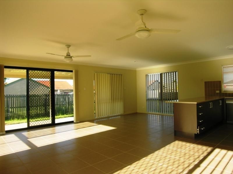 16 Elcock Avenue, Crestmead QLD 4132