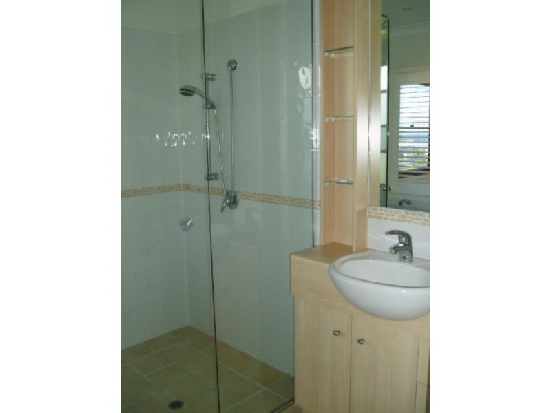 81 Walnut Street, Wynnum QLD 4178