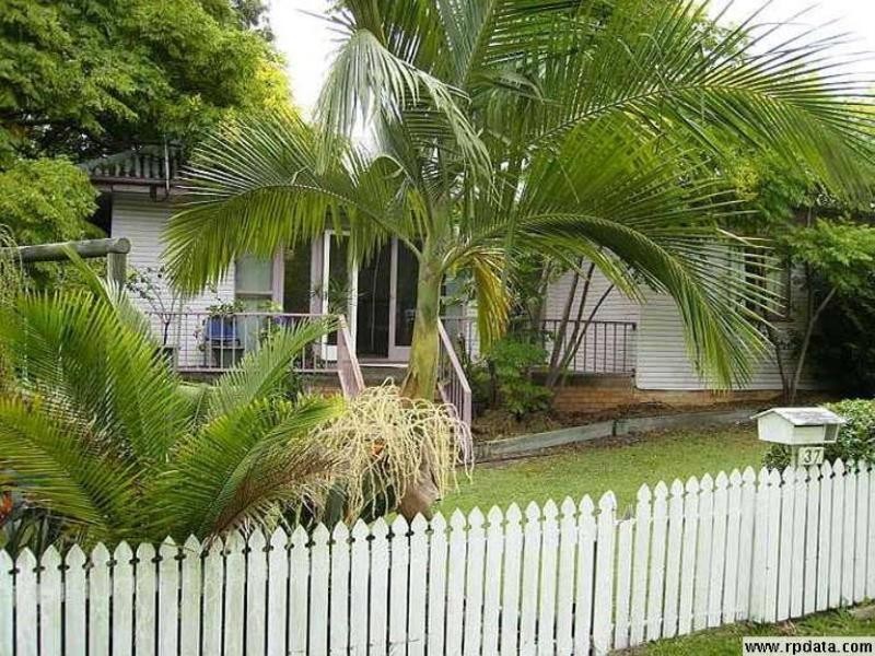 37 Ian Street, Lota QLD 4179