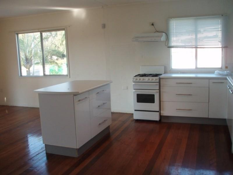 205 Kianawah Road, Wynnum West QLD 4178