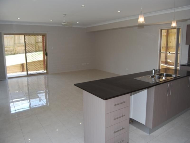 83 Rowland Avenue, Wakerley QLD 4154