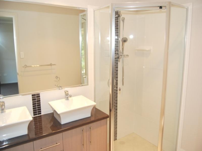 83 Rowland Avenue, Wakerley QLD 4154