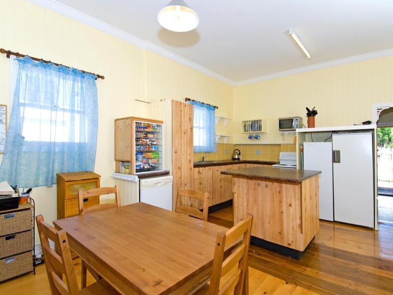 27 Ian Street, Lota QLD 4179