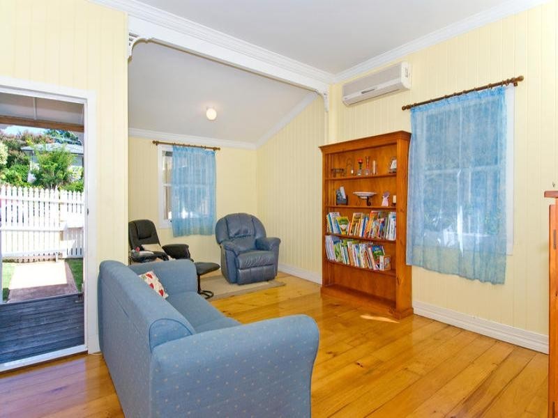 27 Ian Street, Lota QLD 4179