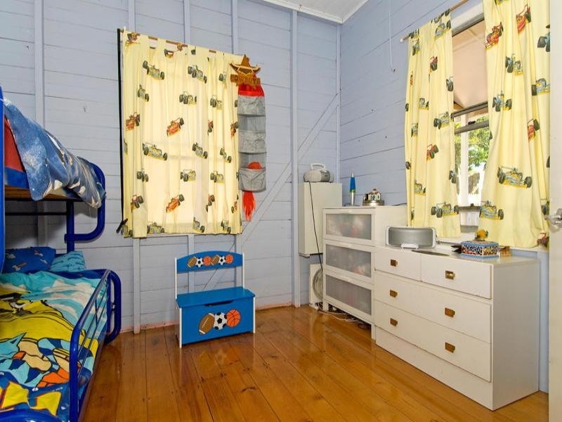 27 Ian Street, Lota QLD 4179