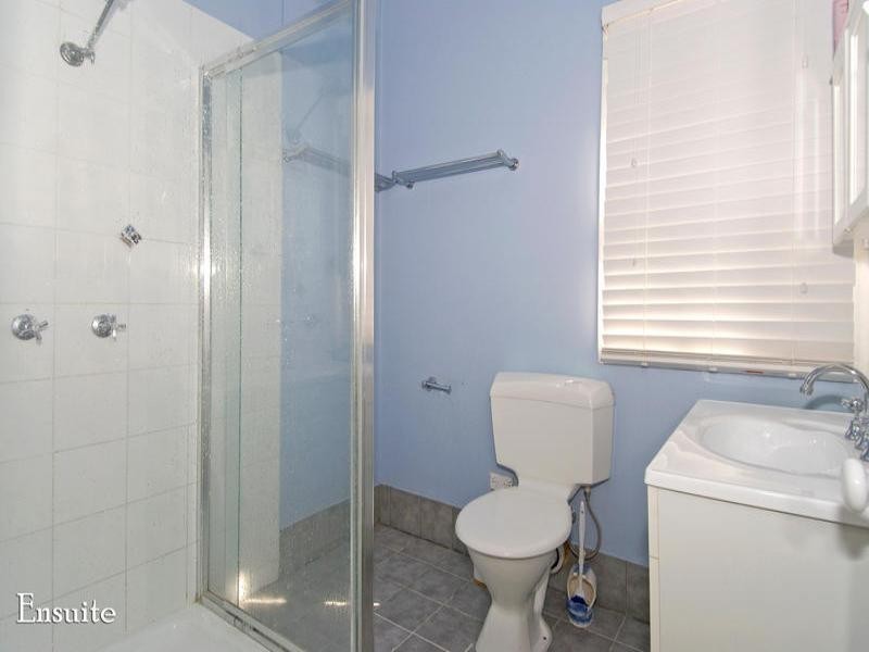 27 Ian Street, Lota QLD 4179