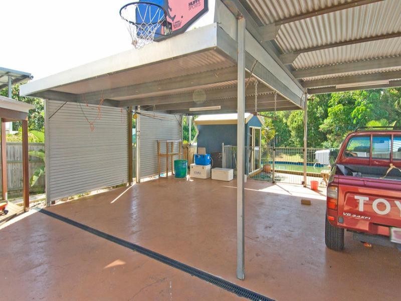 27 Ian Street, Lota QLD 4179