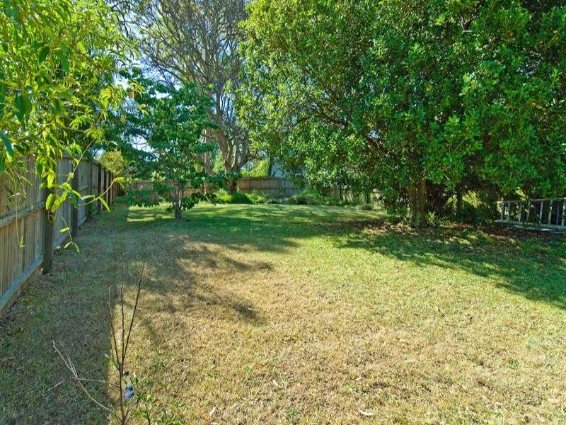 27 Ian Street, Lota QLD 4179