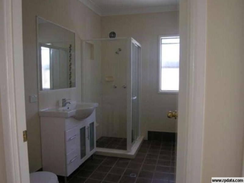 2 Gateway Street, Wynnum West QLD 4178