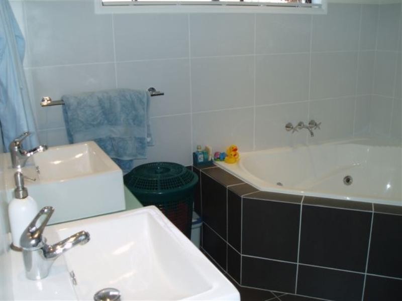 1 Sunstone Street, Manly West QLD 4179