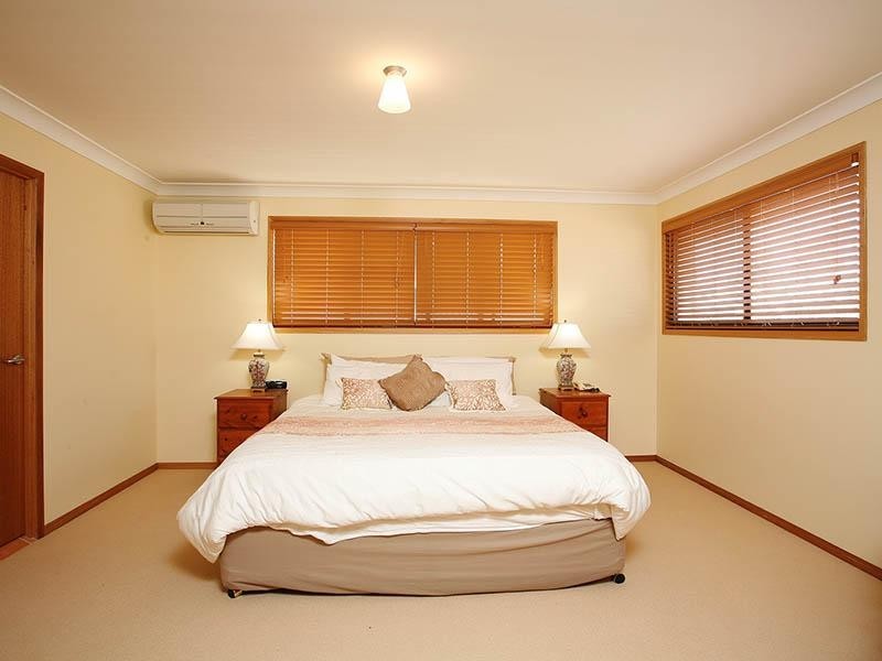 2 Saunders Place, Wynnum QLD 4178