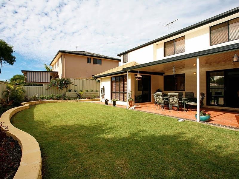 2 Saunders Place, Wynnum QLD 4178