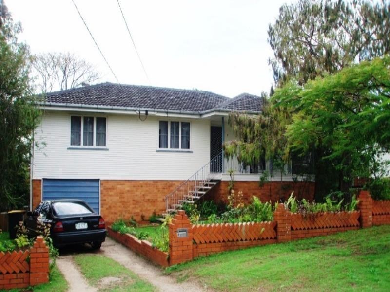 8 Ogilvie Street, Wynnum QLD 4178