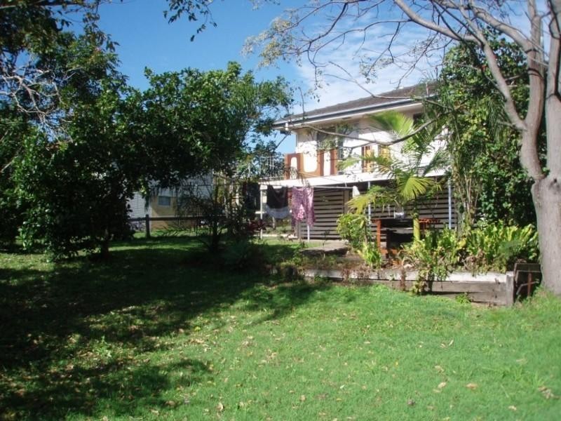 8 Ogilvie Street, Wynnum QLD 4178