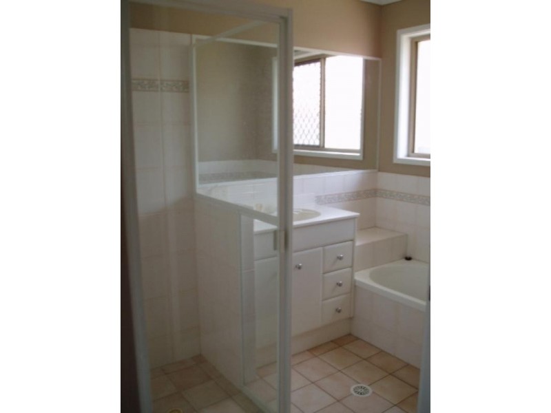 5 Pamela Street, Wynnum West QLD 4178