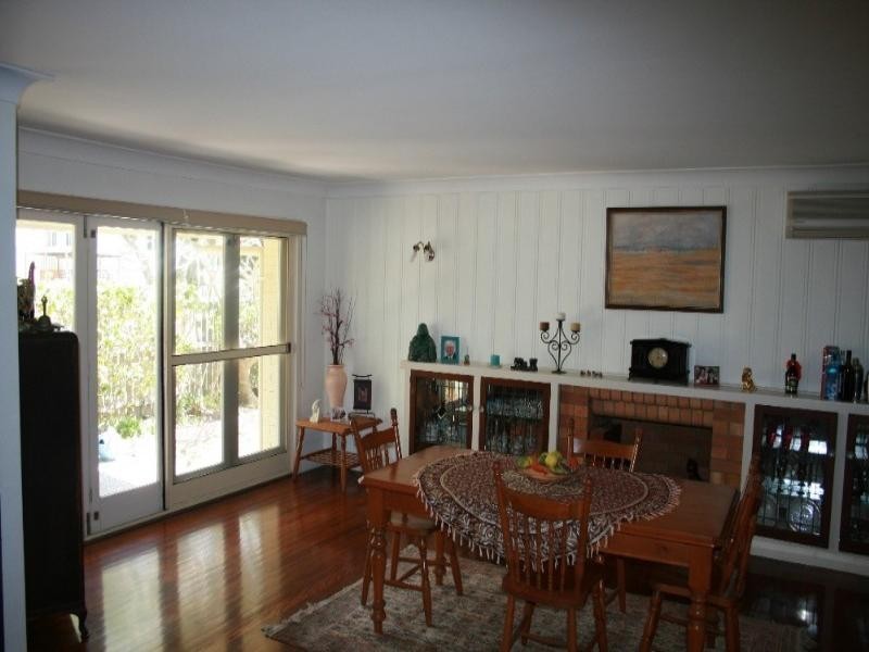 8 Glenshiel Street, Wynnum West QLD 4178