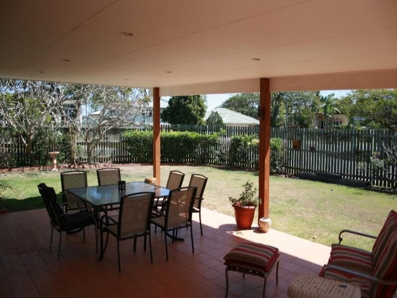 8 Glenshiel Street, Wynnum West QLD 4178