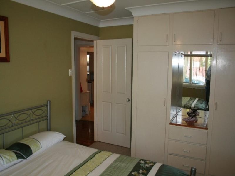 8 Glenshiel Street, Wynnum West QLD 4178