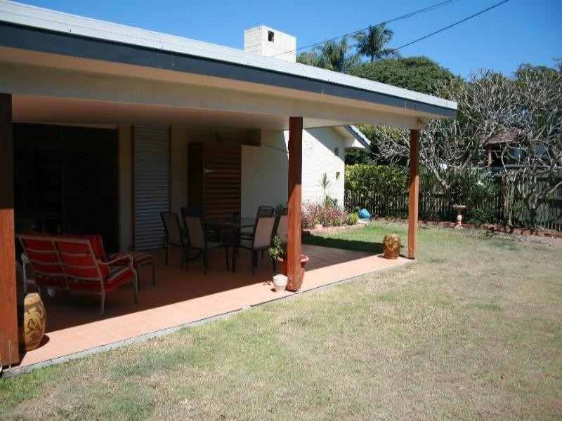 8 Glenshiel Street, Wynnum West QLD 4178