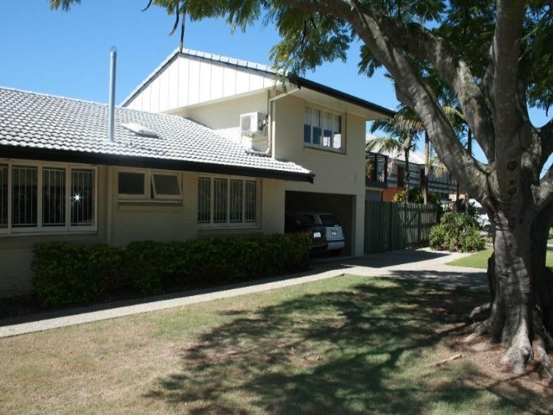 8 Glenshiel Street, Wynnum West QLD 4178