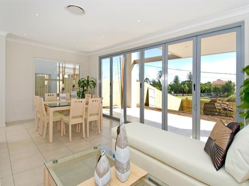 9 Parkview Avenue, Wynnum QLD 4178