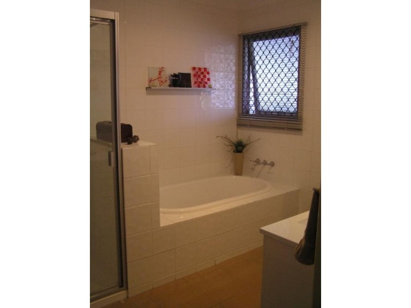 19 Greggor Street, Wynnum West QLD 4178