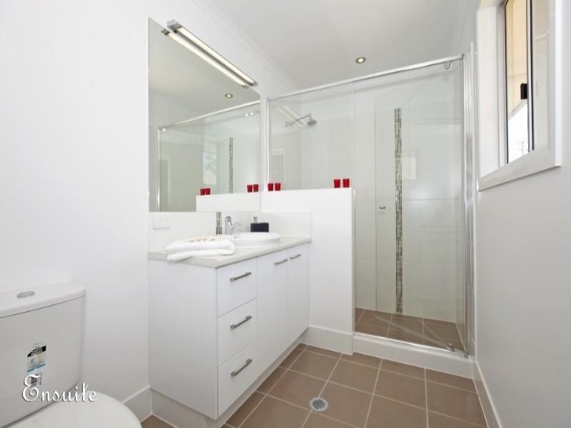 104 Gordon Parade, Manly QLD 4179