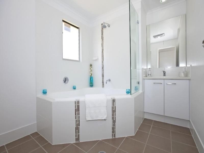 104 Gordon Parade, Manly QLD 4179